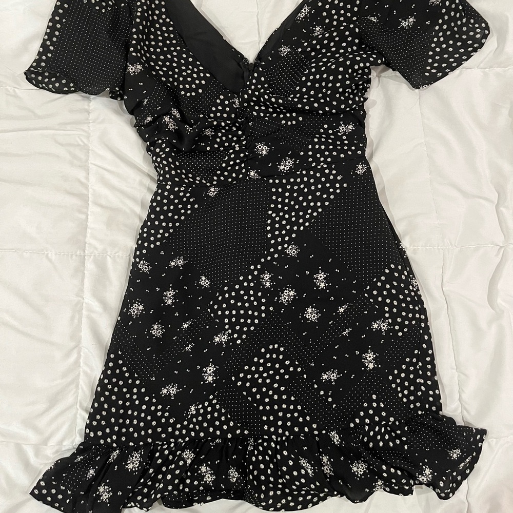 Forever 21 V Neck Ruffle Bottom Dress
